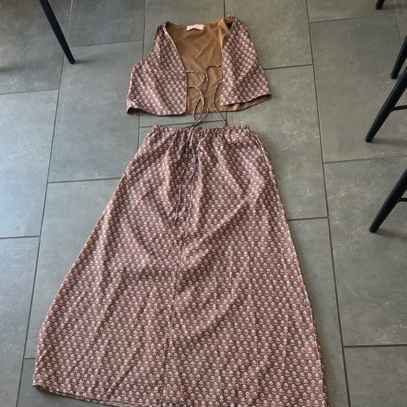 Dresses & Skirts - Brown Patterned Women's Skirt Set